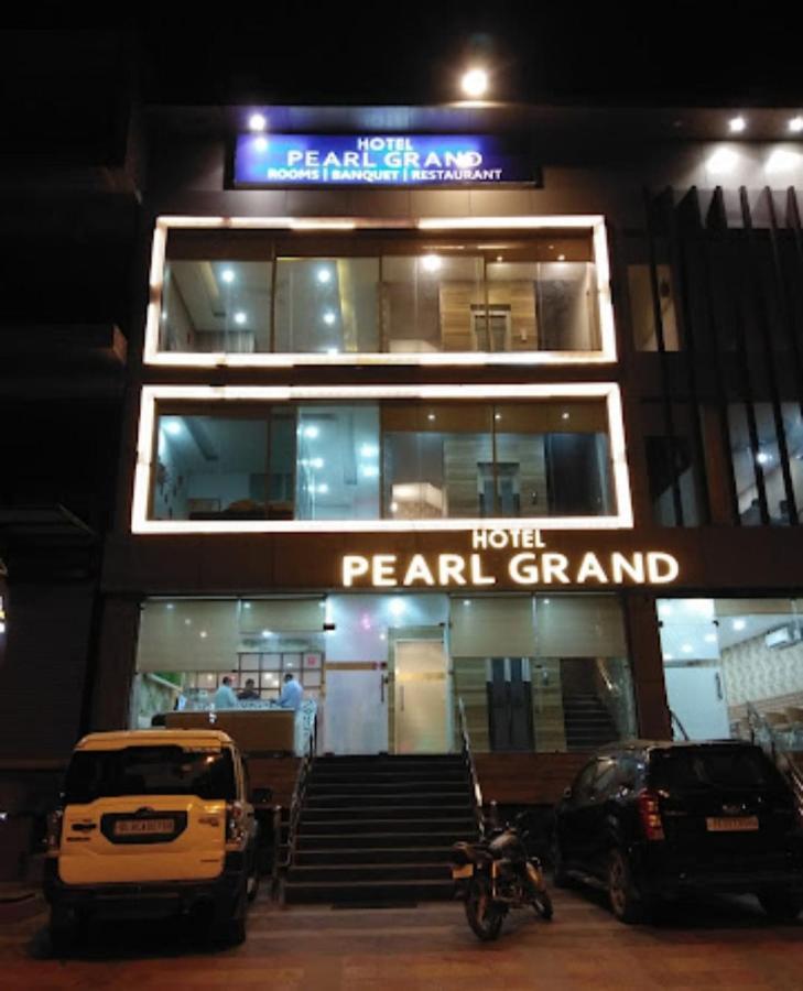 Hotel Pearl Grand & Banquet Zirakpur Exterior photo