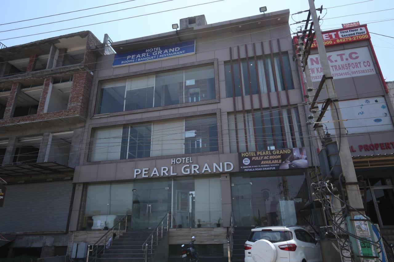 Hotel Pearl Grand & Banquet Zirakpur Exterior photo
