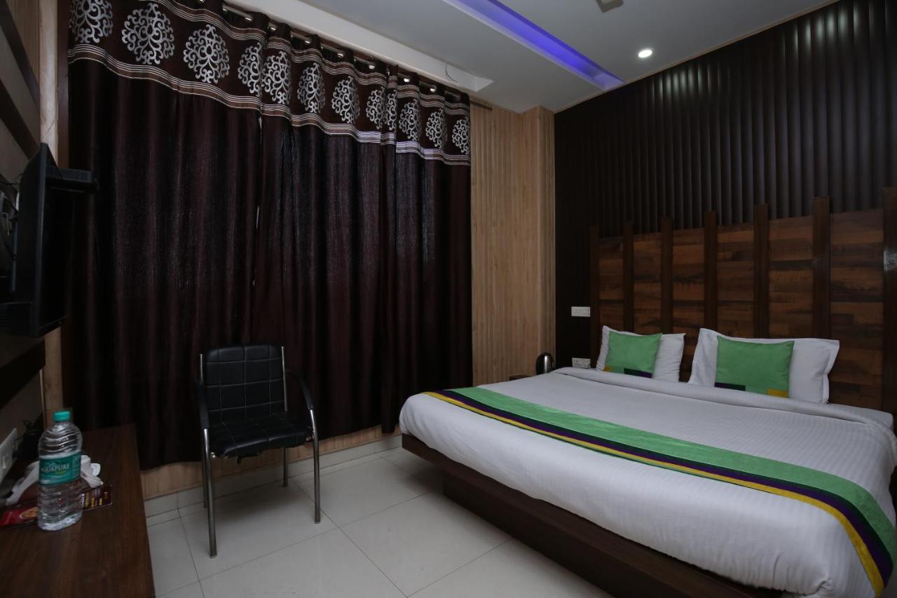 Hotel Pearl Grand & Banquet Zirakpur Exterior photo